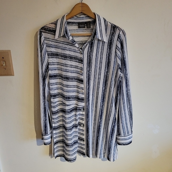 Chico's Travelers Button Down Long Sleeve Sheer Navy Blue White 1 Medium 8 - Picture 1 of 10